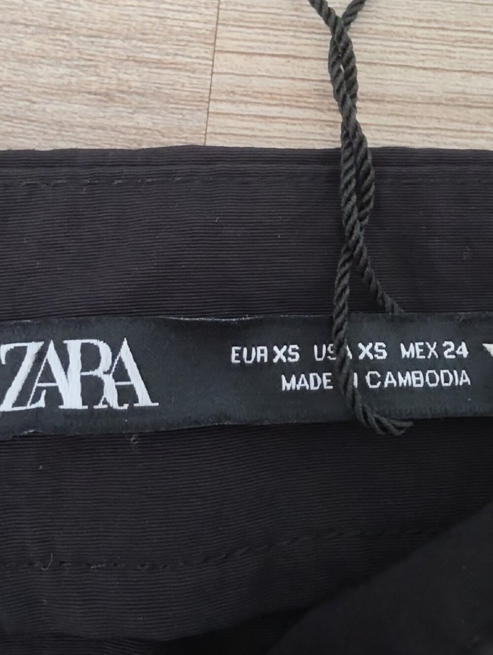 ZARA Black Mini Skirt with Silver Zip - Picture 5 of 5